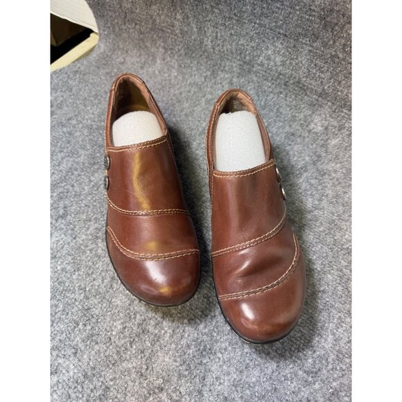 Clarks Womens Brown 9M Leather Slip-On Comfort Shoes W/ Button Accent - Picture 8 of 16
